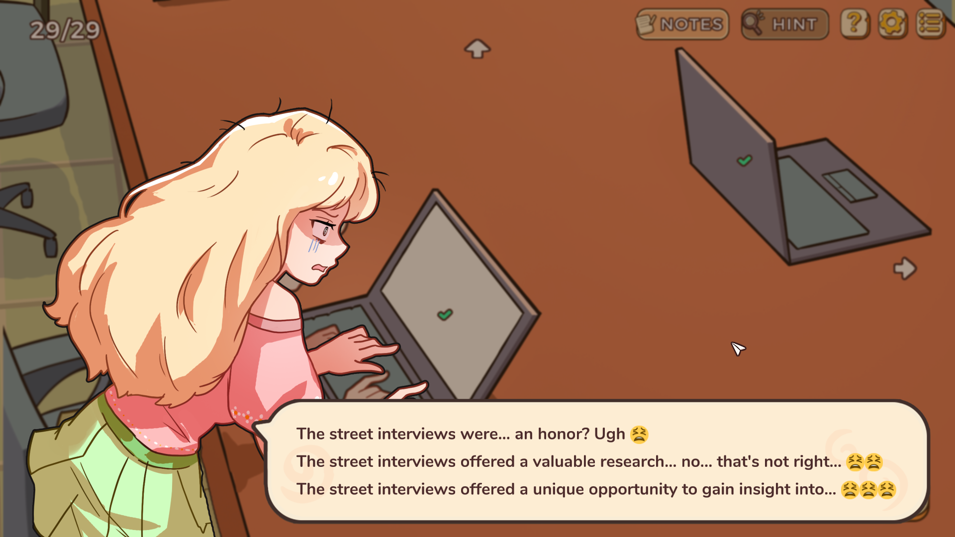 회의실에서 노트북에 영어 문장을 고민하며 사색이 되어 있는 금발의 여학생이 묘사된 게임의 스크린샷