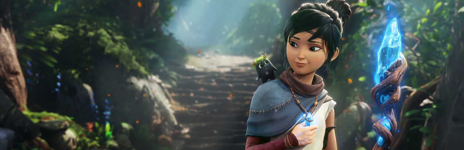 게임 『Kena: Bridge of Spirits』의 콘셉트 아트. 숲 속의 계단이 있는 길을 배경으로, 수정 지팡이를 들고 작은 마스코트 캐릭터를 어깨 위에 두고 서 있는 소녀의 모습.