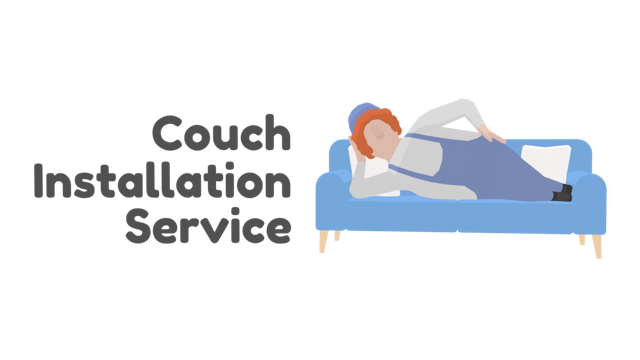 게임 『Couch Installation Service』의 로고 이미지. 제목과 함께 소파에 비스듬히 누워 있는 붉은 머리의 엔지니어 복장을 입은 사람이 그려져 있다.