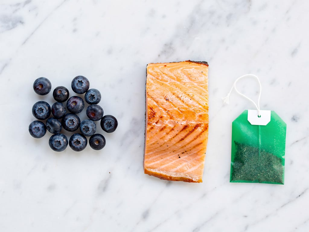 Healthy anti-glycation foods like blueberries and salmon