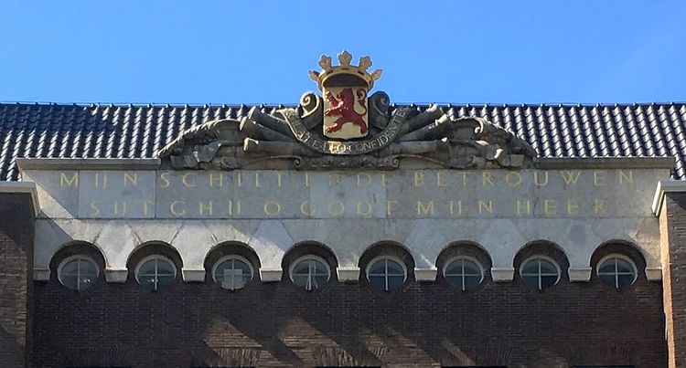 Leugens op een Haags gebouw