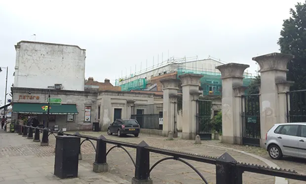 Abney Park gates stoke newington