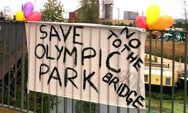 Protest on Monier Road bridge