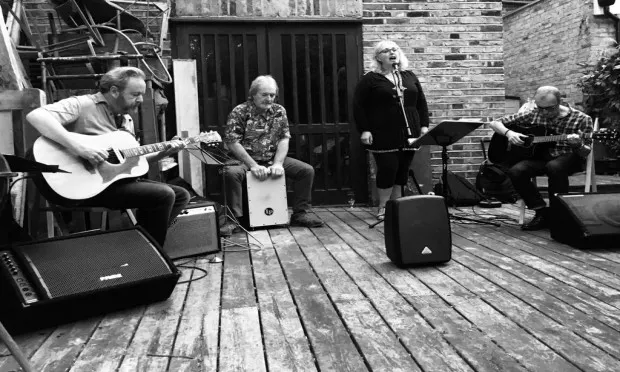 Victoria councillor raises singing voice in support of Hackney Community Law Centre