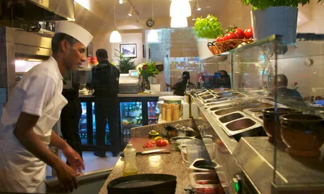 Pizzaiolo at work in the new Zaza Express