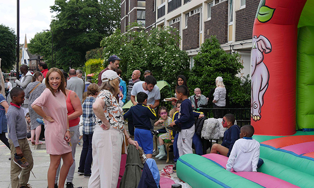 Big_Lunch_Shrubland_Road_street_party_2_620