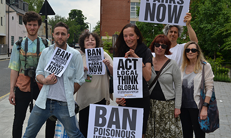 katharine-with-campaigners-009