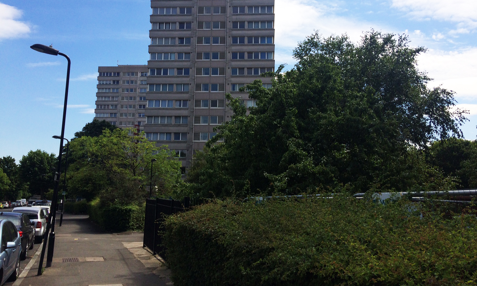 Failing fire safety standards: Lincoln Court external wall insulation is to be replaced. Photograph: Hackney Citizen