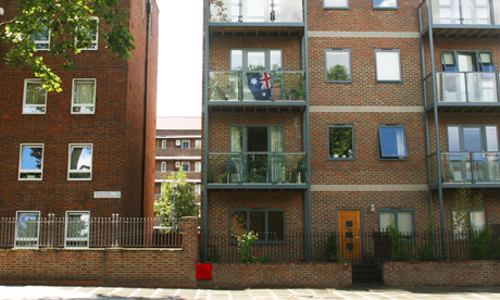 Australian flag, Queensbridge Road