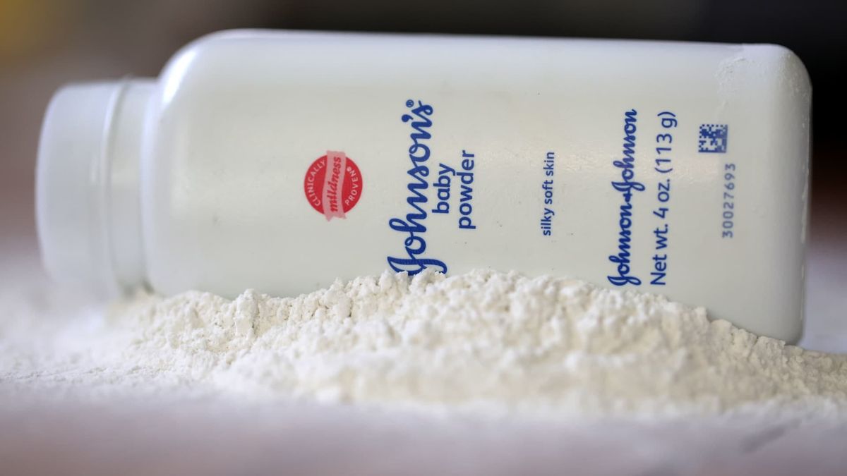 image of a Johnson & Johnson talcum bottl