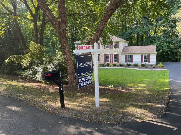 Home sales surge to the year’s fastest pace as mortgage rates climb back above 6.5 percent