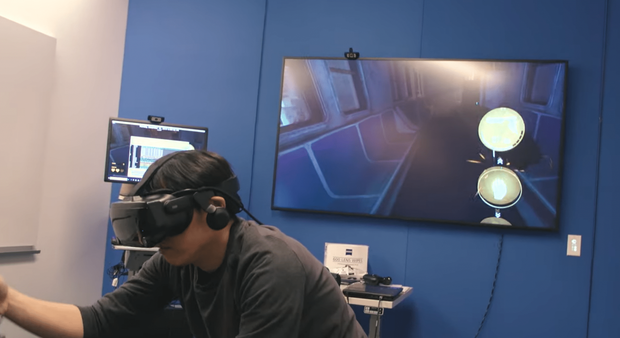 switching weapons half life alyx