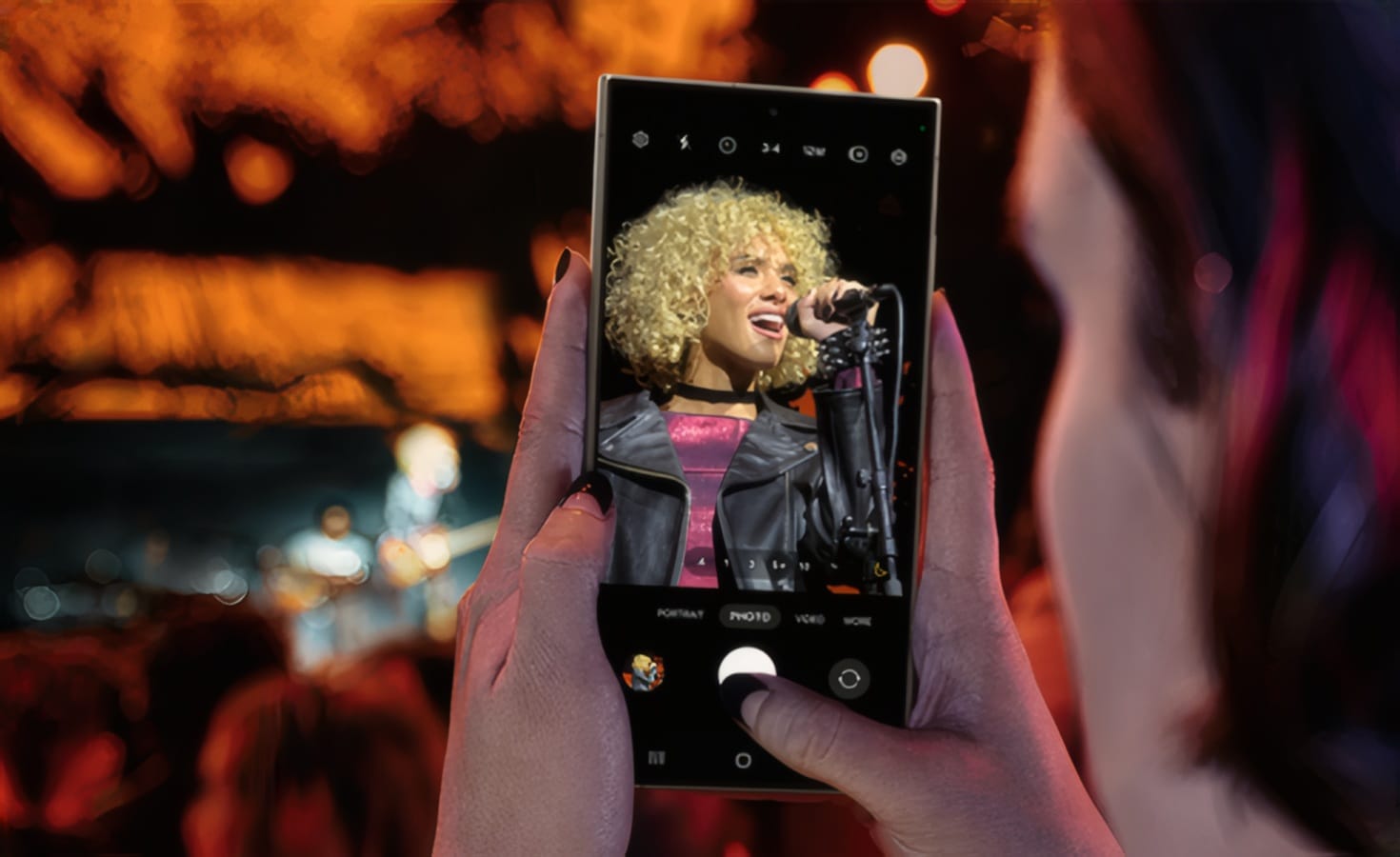 Samsung Galaxy S24 Ultra zooms in on the face of a singer on the stage.