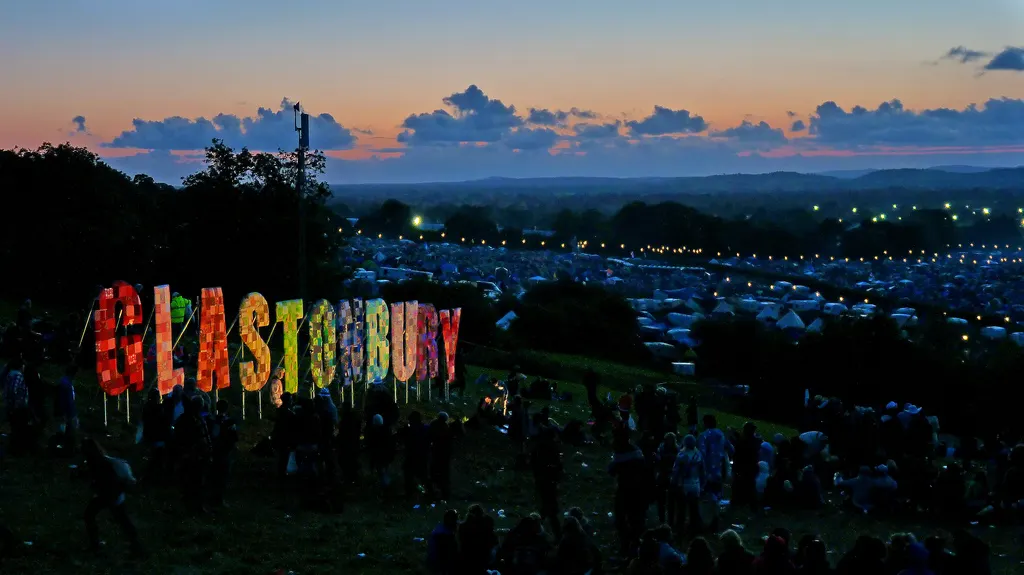 Solar-Powered VR is Coming to the UK's Biggest Music Festival This Weekend