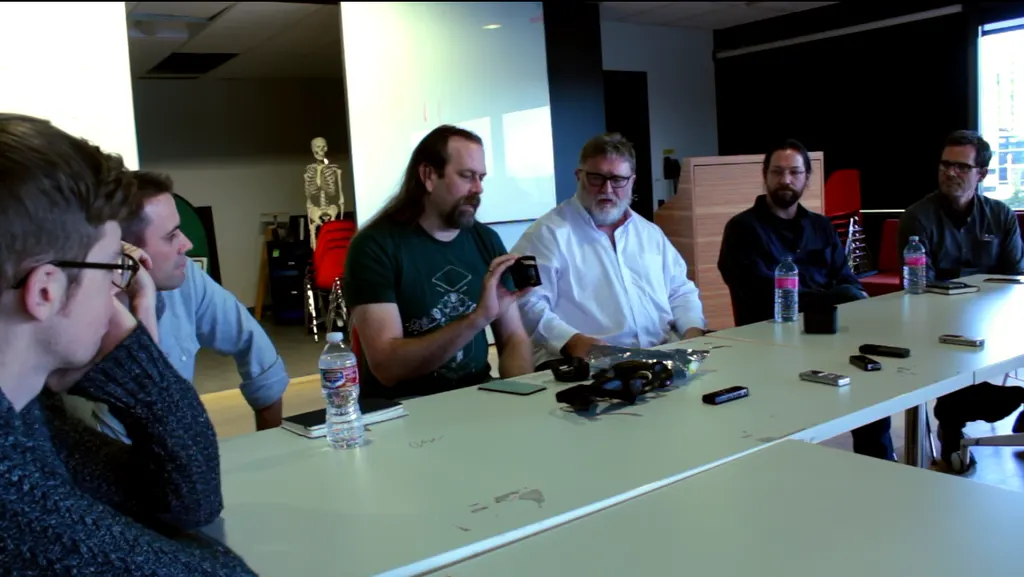 SteamVR Tracking 2.0 Improves Base Stations To Cover Warehouses