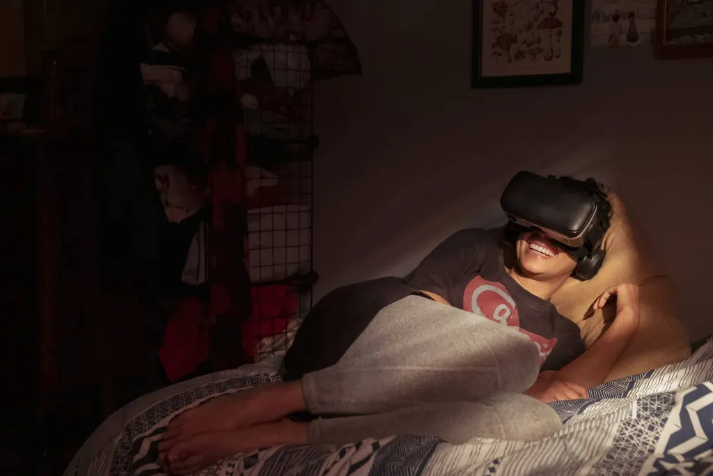 Amazon's Great New VR-Centric Show Is Called Upload (Really), Premieres In May