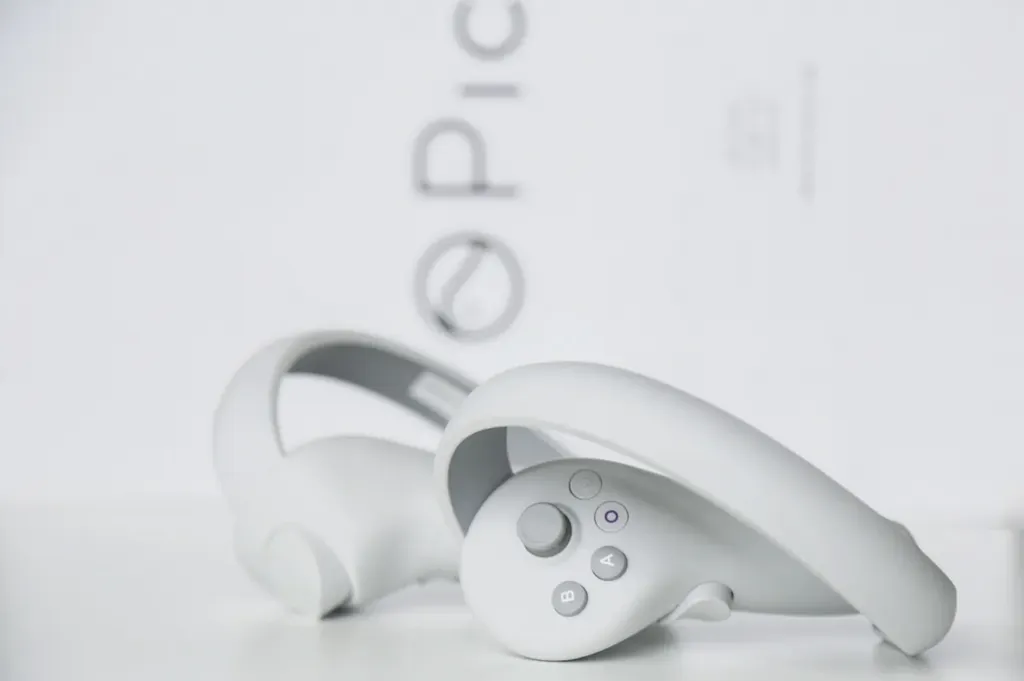 Apparent Leaked Images Show Pico 4 Controller Design