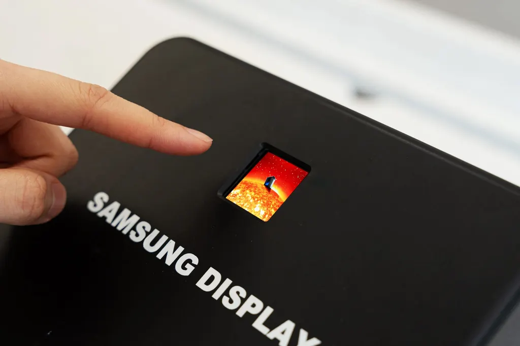 Samsung Unveils Advanced Micro-OLED Displays For "Next-Generation" Headsets