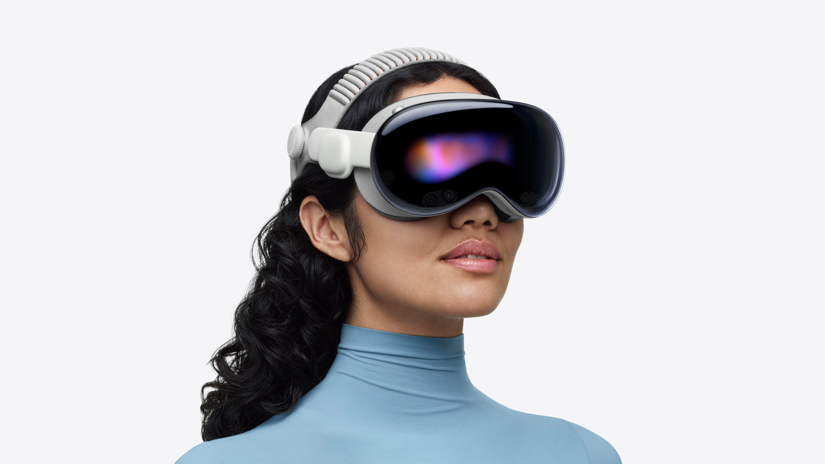 M5-Apple-Vision-Pro-worn.png