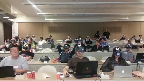 Samsung Provides 20 Gear VRs for a Virtual Reality Programming Class in Southern California