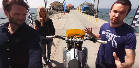 (NSFW) Always Sunny in Philadelphia 360 Video Lets You Be Totally and Completely Badass