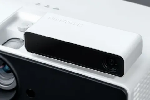 Lightform Emerges With $2.6 Million For Glasses-Free AR Tech