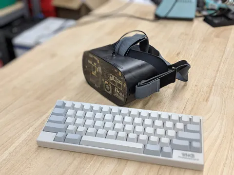 Palmer Luckey's Modified Oculus Go: Larger Battery, Improved Weight, Fewer God Rays