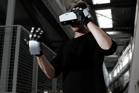 SenseGlove's $5000 Wireless Force Feedback Gloves Start Shipping