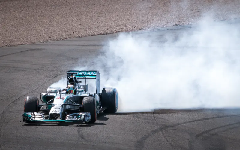 Mercedes' F1 Team Is Paying Fans For VR Software To Aid Pit Crews