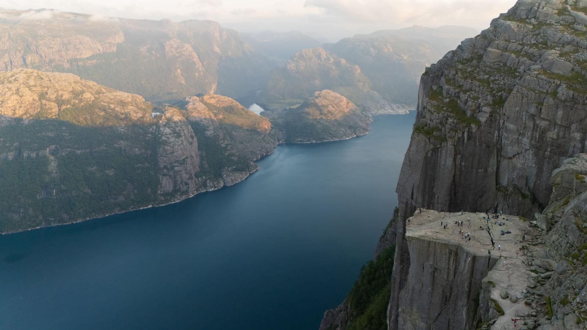 norway-cliffs