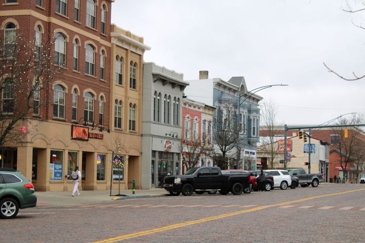 Commission recommends increased size for Uptown businesses — but not bars and restaurants