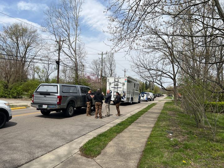 Bomb squad, Cincinnati FBI on scene for Brown Road operation