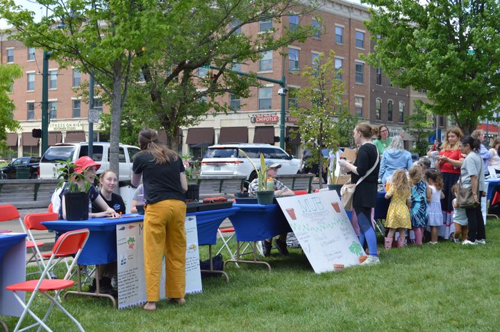 Over 30 Oxford organizations line up to share information about the Earth
