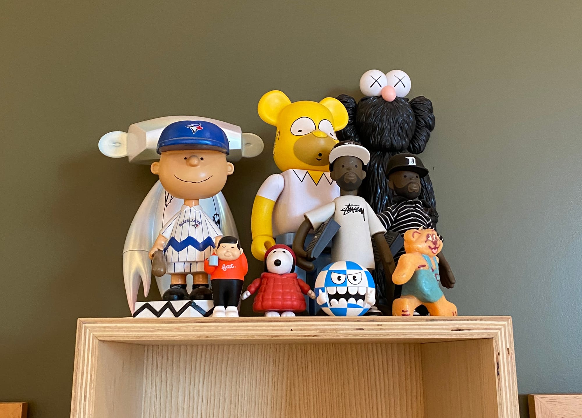 Same photo that began the article, this time cropped with a bit more space around the display.