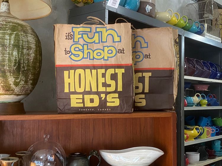 In praise of vintage shopping bags