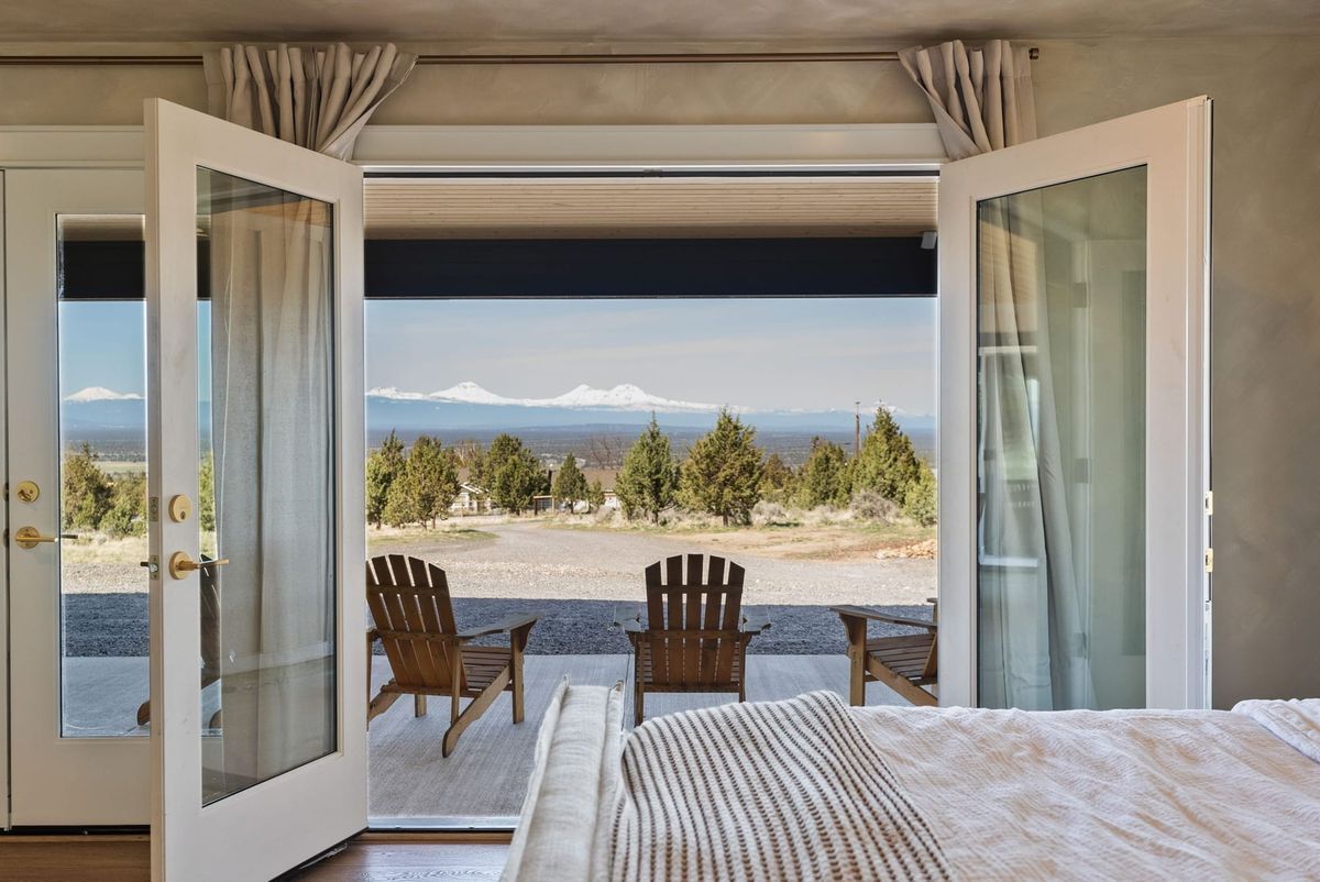 Luxury Meets Privacy: A One-of-a-Kind Powell Butte Estate Near Brasada with Stunning Mountain Views