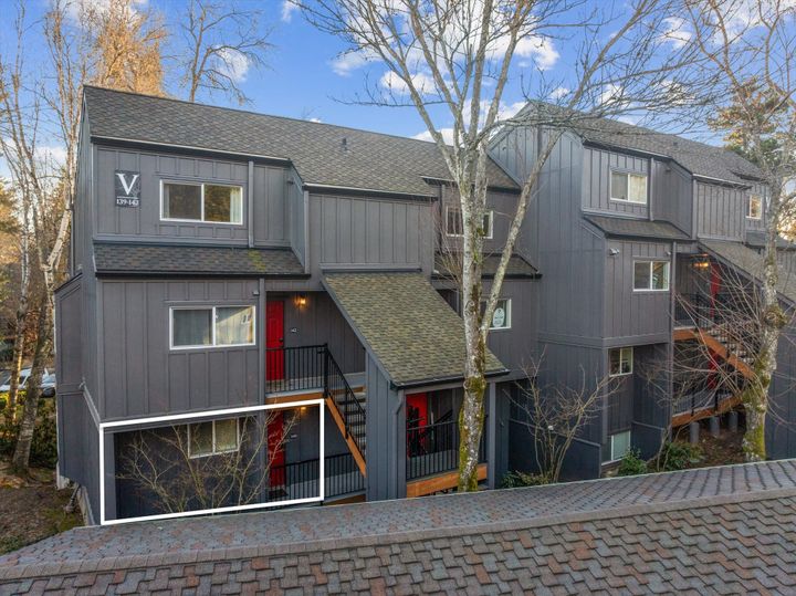 Low-Maintenance Living in Lake Oswego: Why This Condo Is a Smart Buy (and Investment Opportunity)