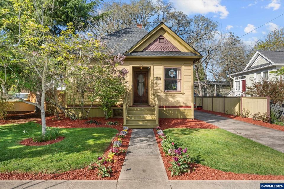 1757 Chemeketa St NE, Salem, Oregon: Historic Charm Near Downtown with Creekside Living