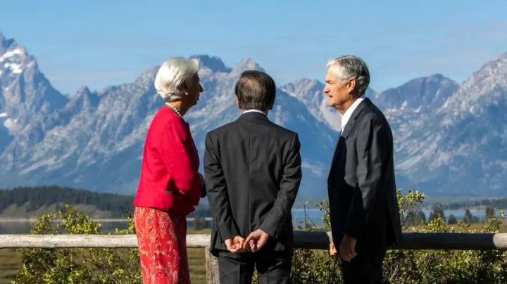 Personal Finance/Market Insights] Powell's Final Stand: What Jackson Hole Really Revealed About Markets and Power - Dovish turn, employment risk tilt, and structural shift per AI and digital currency