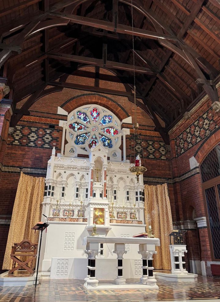 Obsidian Essay] Christmas Eve Reflection: The Lattice and the Boardroom (the Monastery and the Vow)