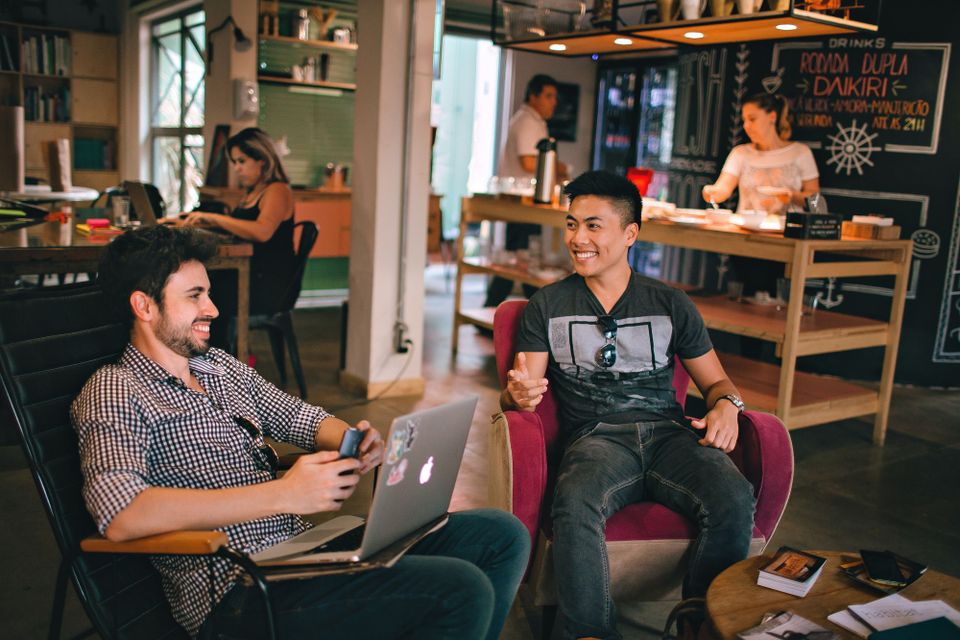How to be a digital nomad in 2023 and what are the best tools to use