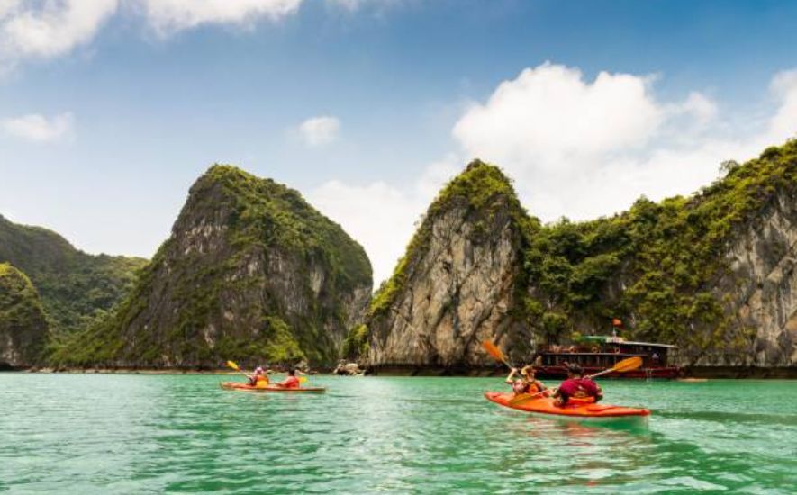 Beyond Numbers: Exploring the Impact of Sea Kayak Weight on Paddling