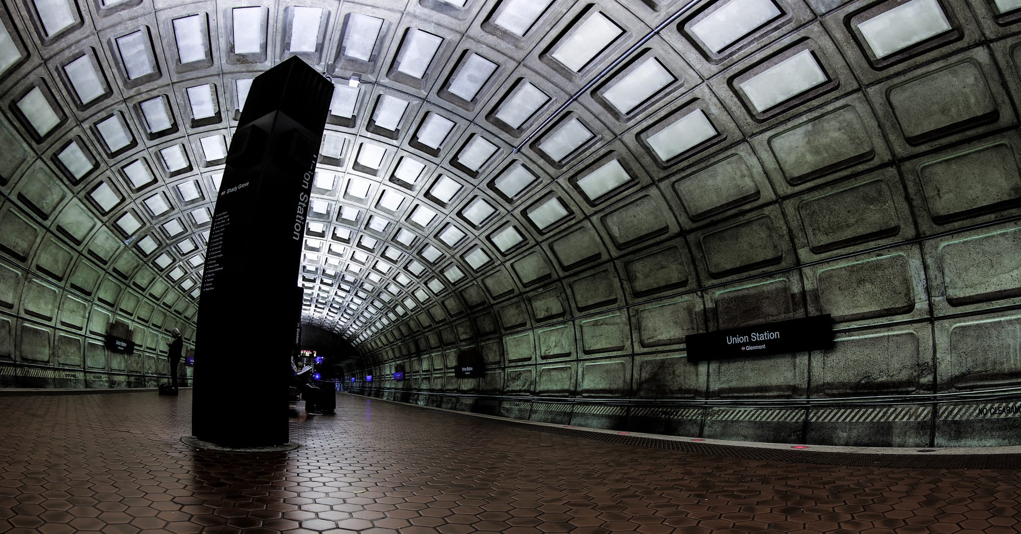 A picture depicting the inside of the mostly empty Union Station metro stop.