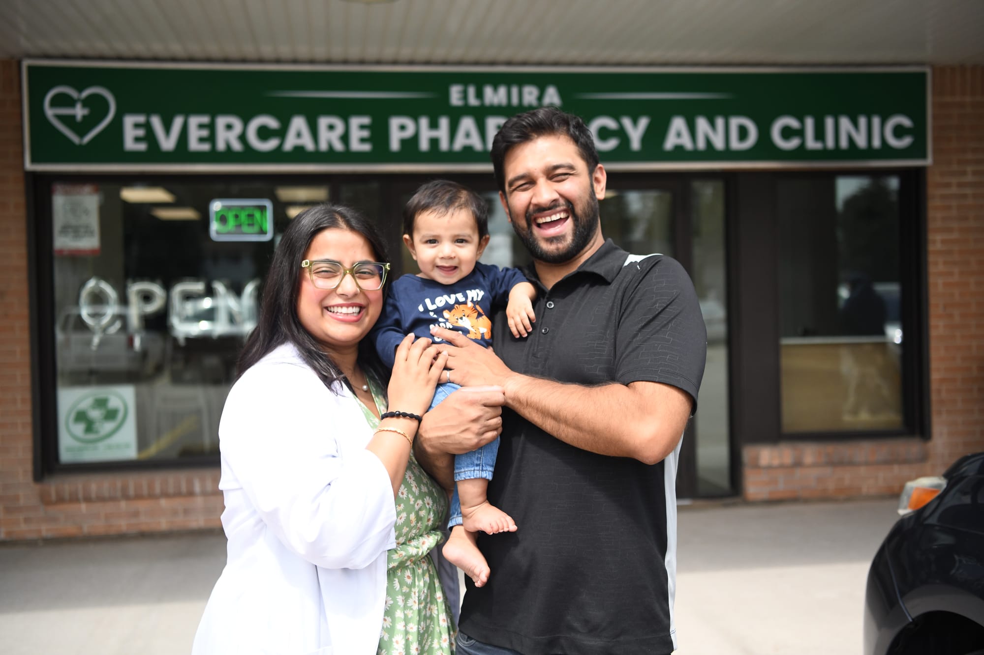 New pharmacy and clinic opens its doors