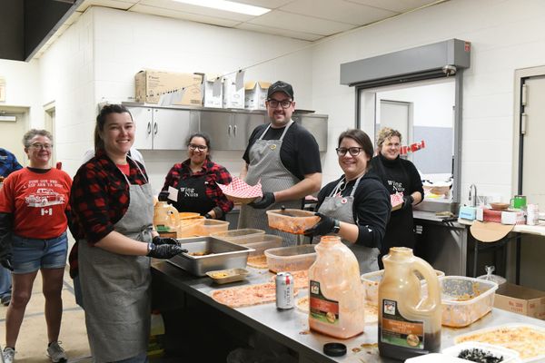 Wings draw ’em in to Linwood fundraiser