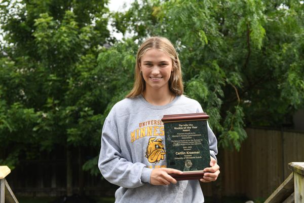 Caitlin Kraemer claims NCAA rookie-of-the-year award for her hockey skills