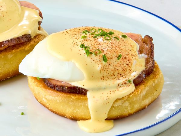 My foolproof trick for the easiest eggs benedict of all time