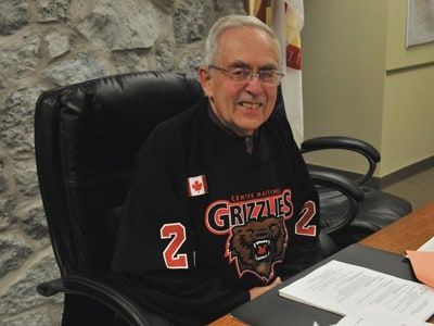 Kelterborn dons hockey sweater of victors