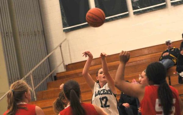 Tight win sees EDSS junior girls’ basketball squad run record to 11-2 so far this season