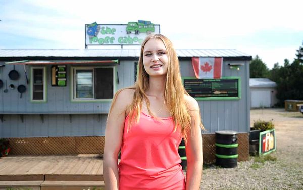 ‘Tis the season for another roadside attraction